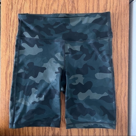 NWOT Gapfit camo biker shorts size small - Picture 2 of 13